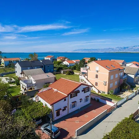 Zdrijac 100 M To Beach Millenka - Ae1008