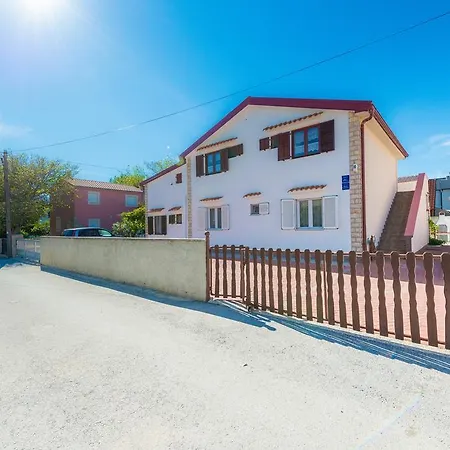 Apartment Apartments Zdrijac Nin 100 M To Beach Millenka - Ae1008 Nin
