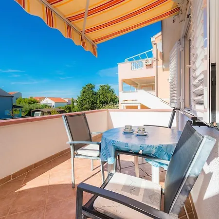 Apartment Apartments Zdrijac Nin 100 M To Beach Millenka - Ae1008