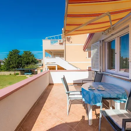 Apartments Zdrijac Nin 100 M To Beach Millenka - Ae1008